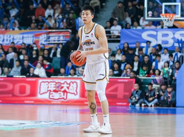 屋漏偏逢連夜雨！張鎮(zhèn)麟7中1僅得2分2板4助 末節(jié)受傷離場